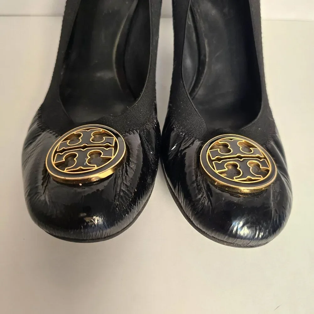 TORY BURCH Caroline Black Patent Leather Pumps Gold Medallion Sz 8